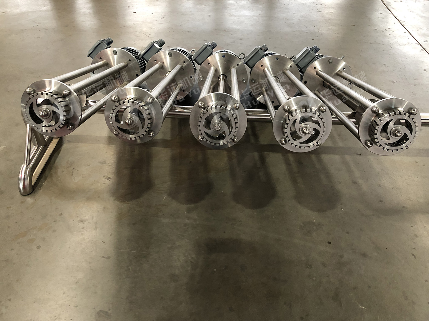 一批乳化機生產(chǎn)完畢