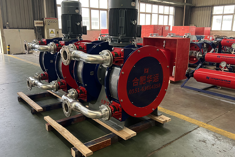 華運機械兩臺高端大流量雙管軟管泵出貨?